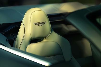 H Aston Martin παρουσίασε την roadster εκδοχή της Vanquish